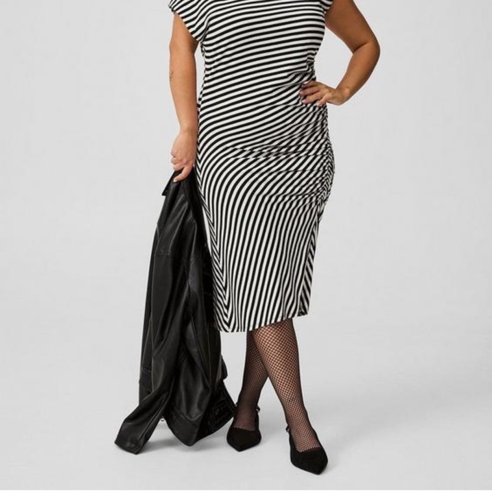 Black and White ribbed Striped midi dress